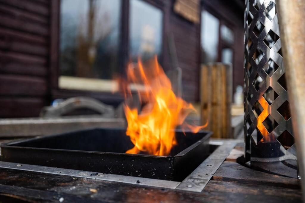 The Woodland Lodge - Wood Fired Hot Tub And Firepit Hambleton Εξωτερικό φωτογραφία