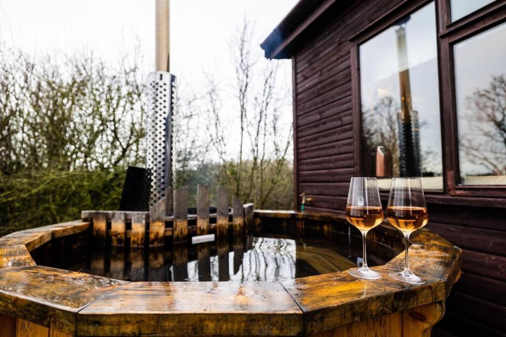 The Woodland Lodge - Wood Fired Hot Tub And Firepit Hambleton Εξωτερικό φωτογραφία