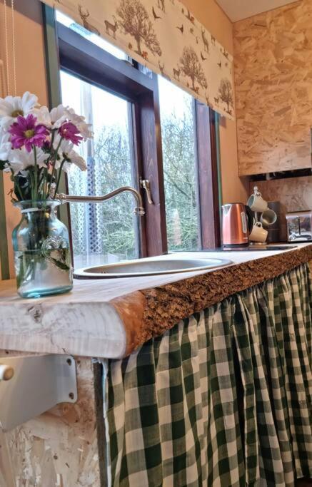 The Woodland Lodge - Wood Fired Hot Tub And Firepit Hambleton Εξωτερικό φωτογραφία